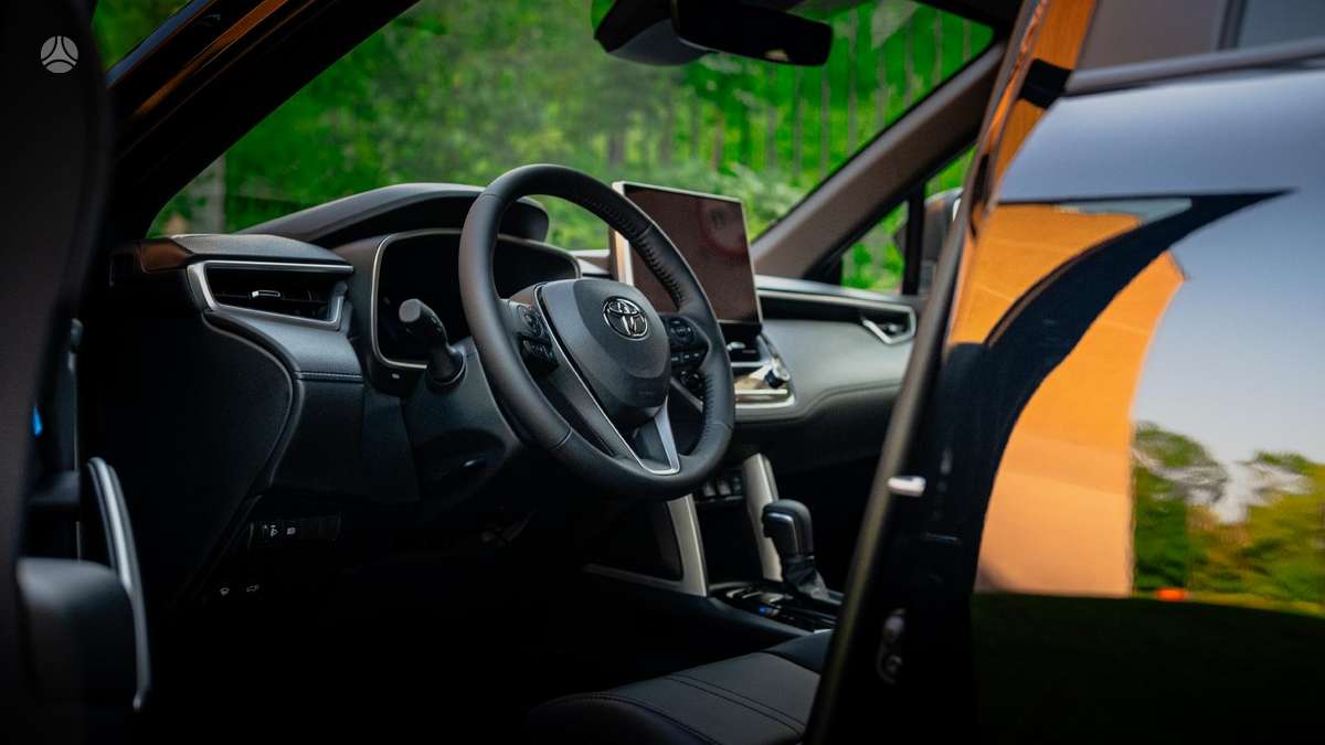 Toyota Corolla Cross, visureigis / krosoveris