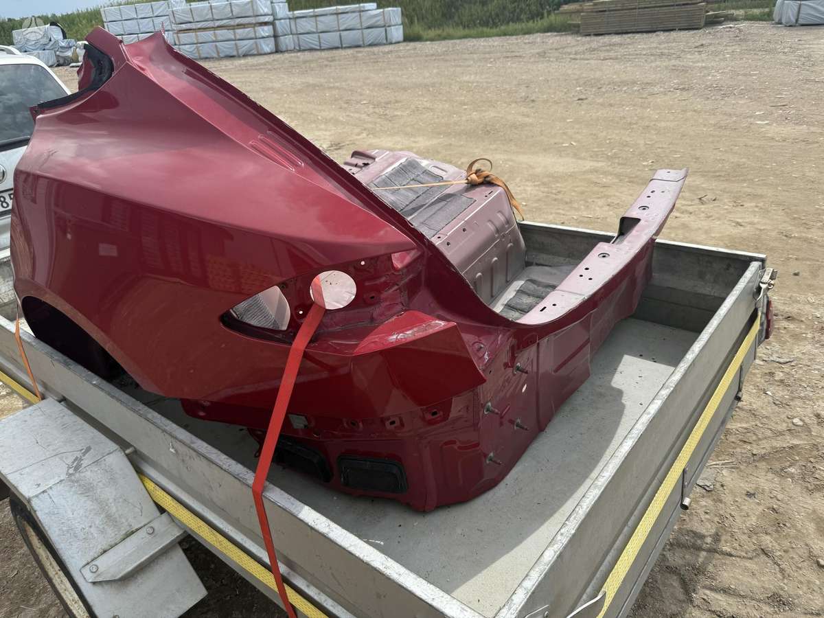 Tesla Model S kėbulo dalys