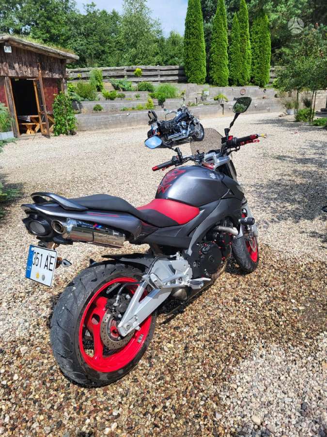 Suzuki GSR 599cc, street / classic