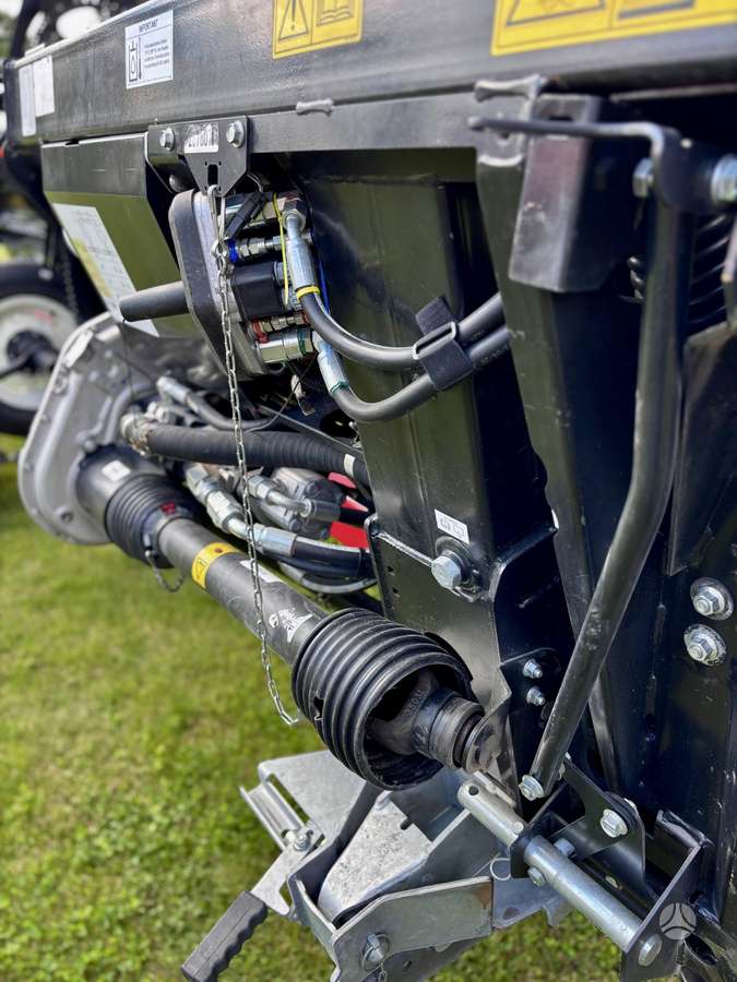 -Kita- MacDon FD140, combine harvesters