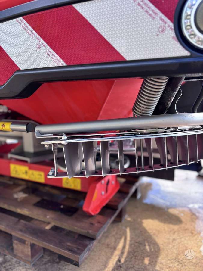 Kuhn Axis 40.2 M EMC, spreaders