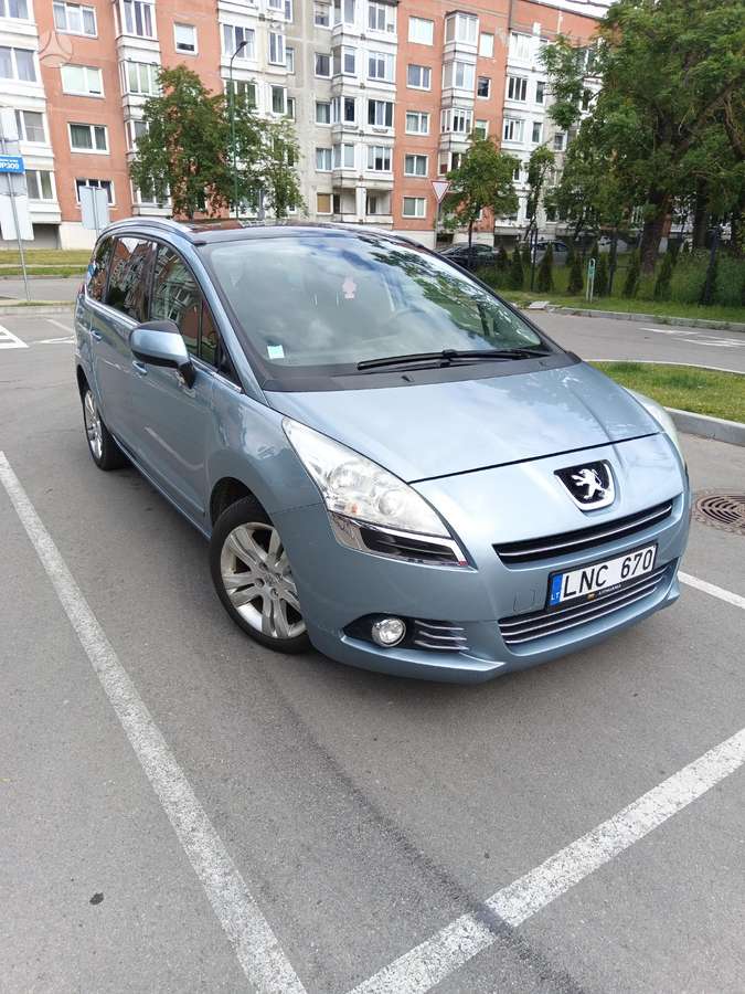Peugeot 5008 - 8