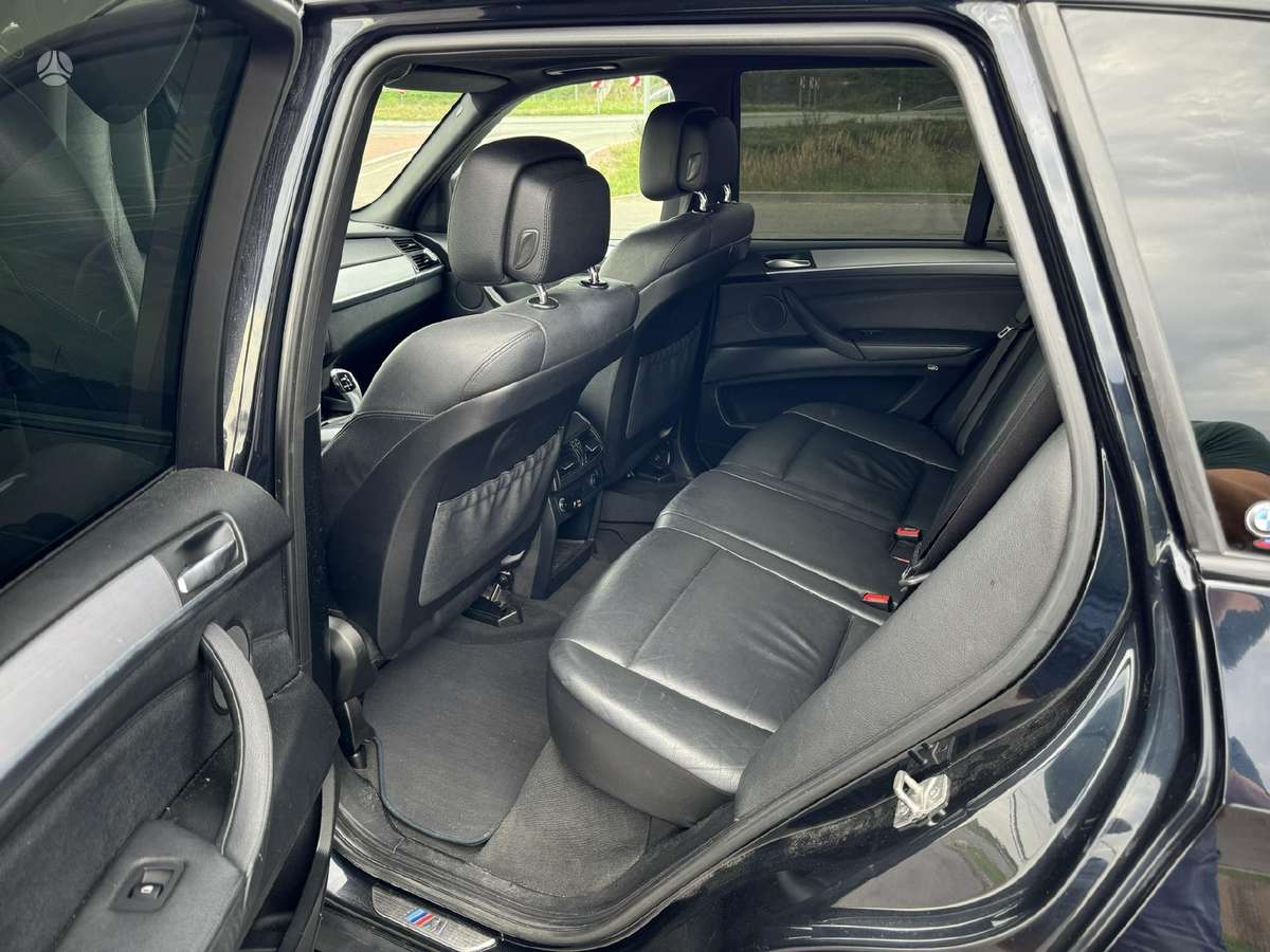 BMW X5, off-road / crossover