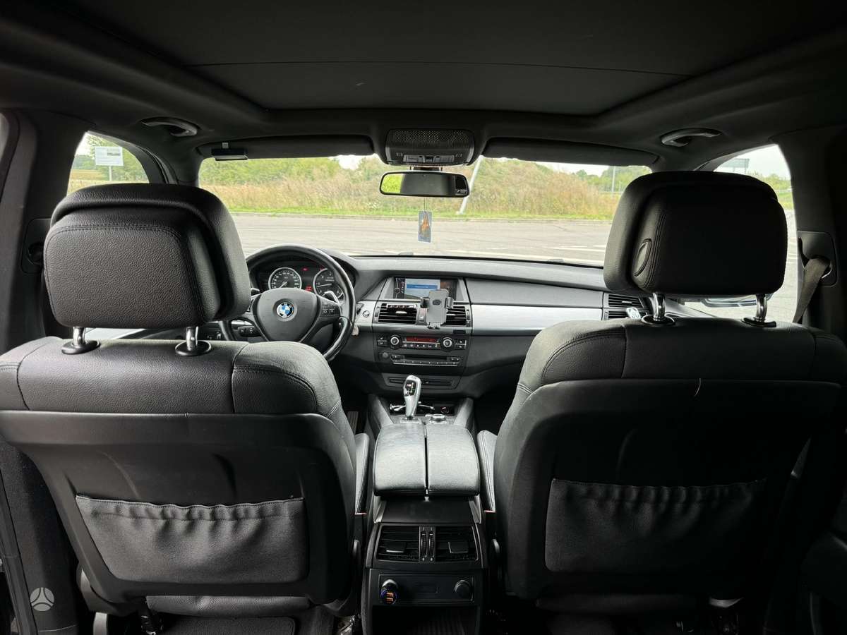 BMW X5, off-road / crossover