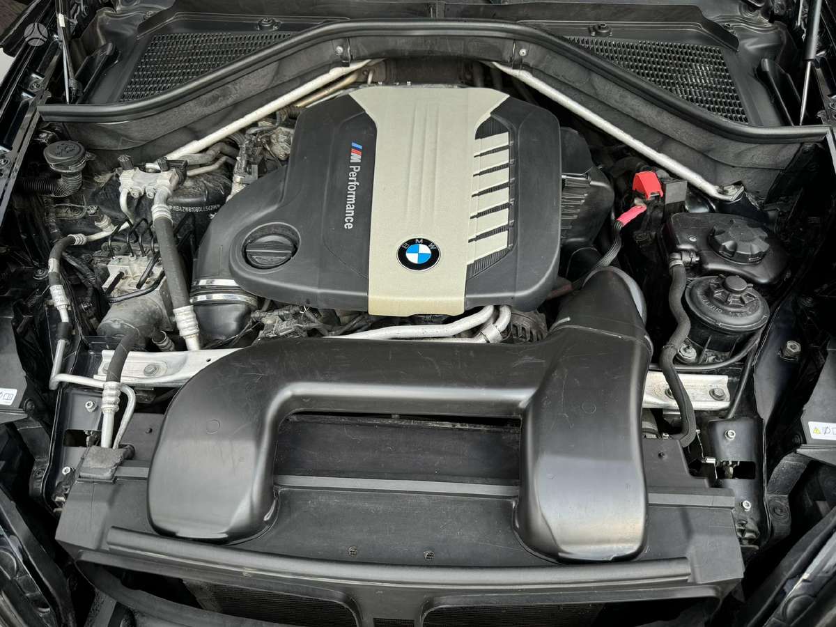 BMW X5, off-road / crossover