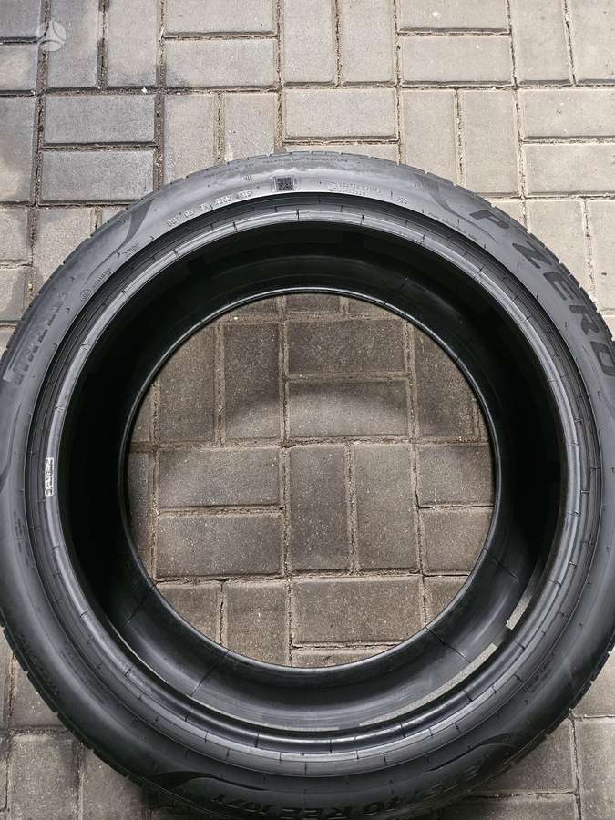 Pirelli, vasaras 275/40 R22