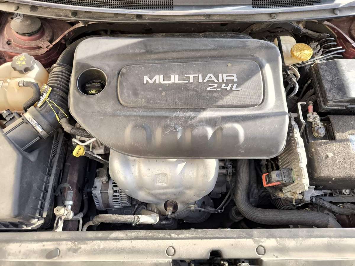 Chrysler 200, 2.4 l., Седан