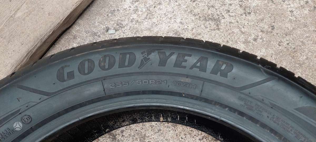 Goodyear, зимние 255/50 R21