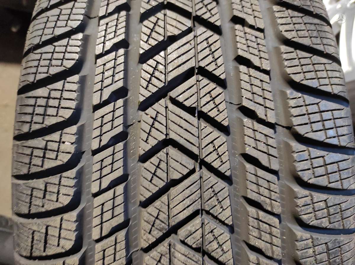 Pirelli, žieminės 275/50 R20