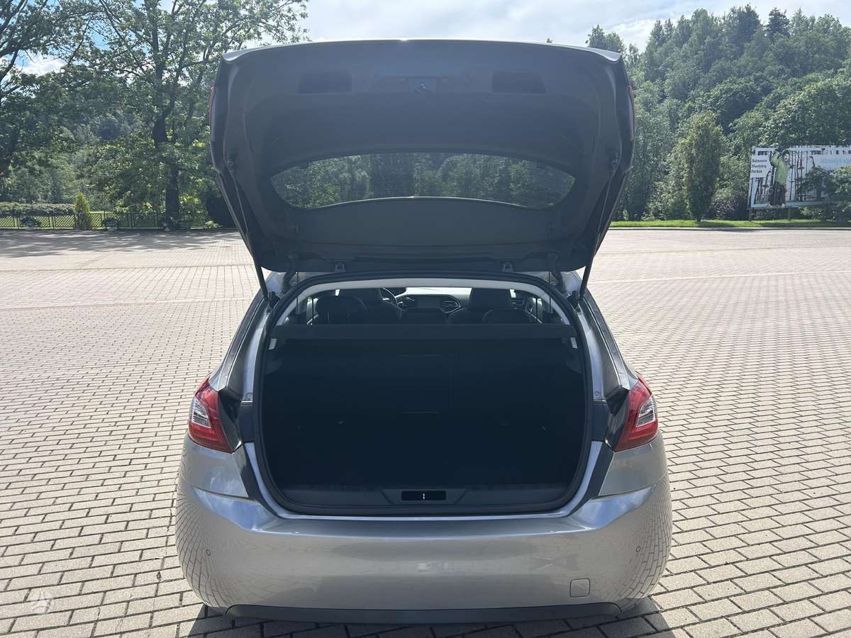 Peugeot 308, 1.6 l., hatchback