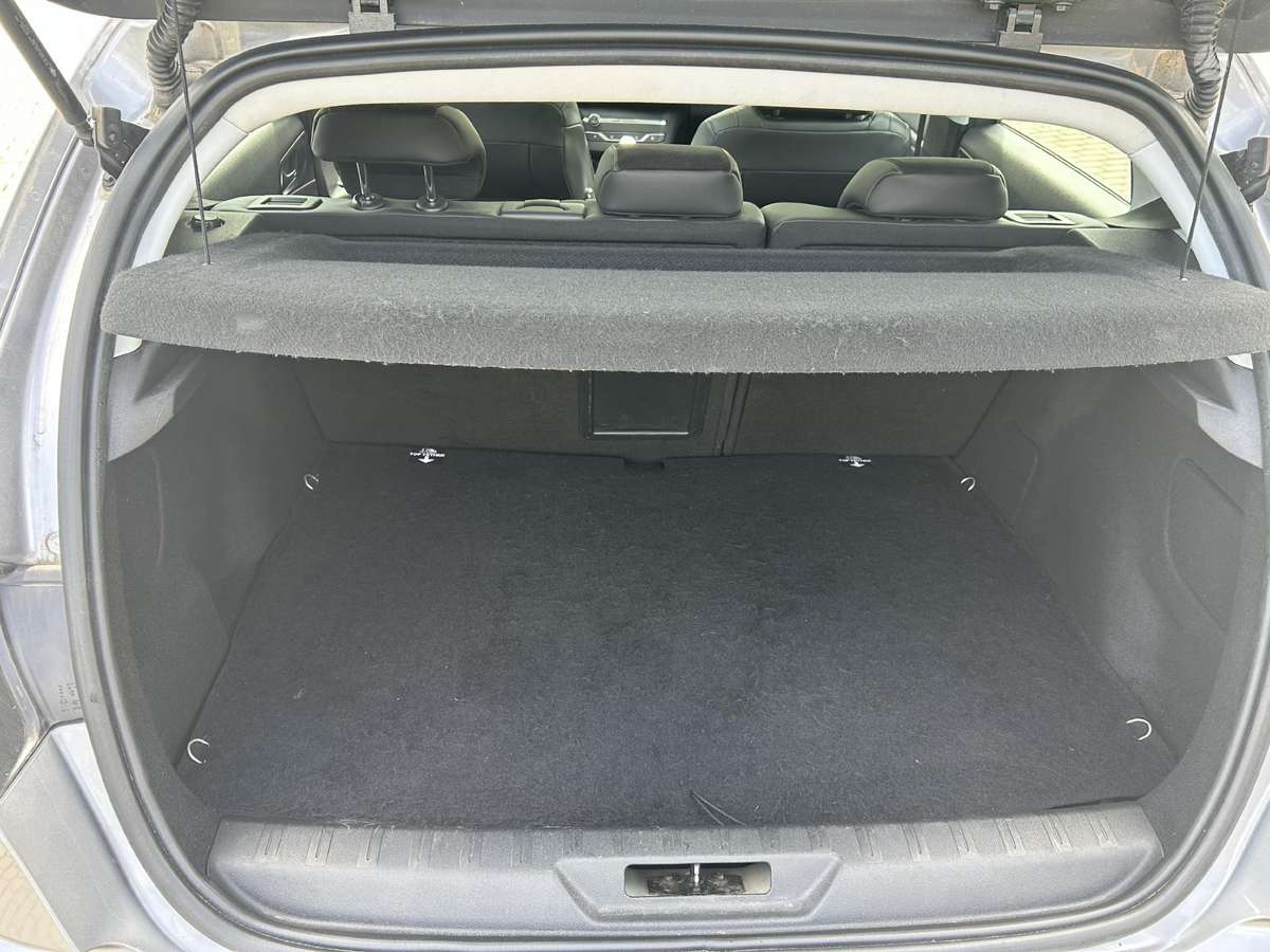 Peugeot 308, 1.6 l., hatchback