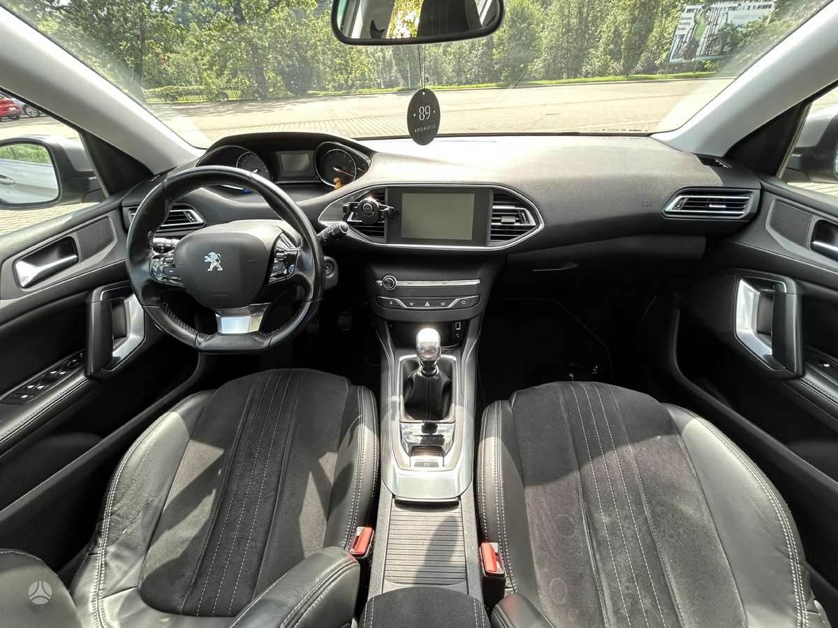 Peugeot 308, 1.6 l., hatchback