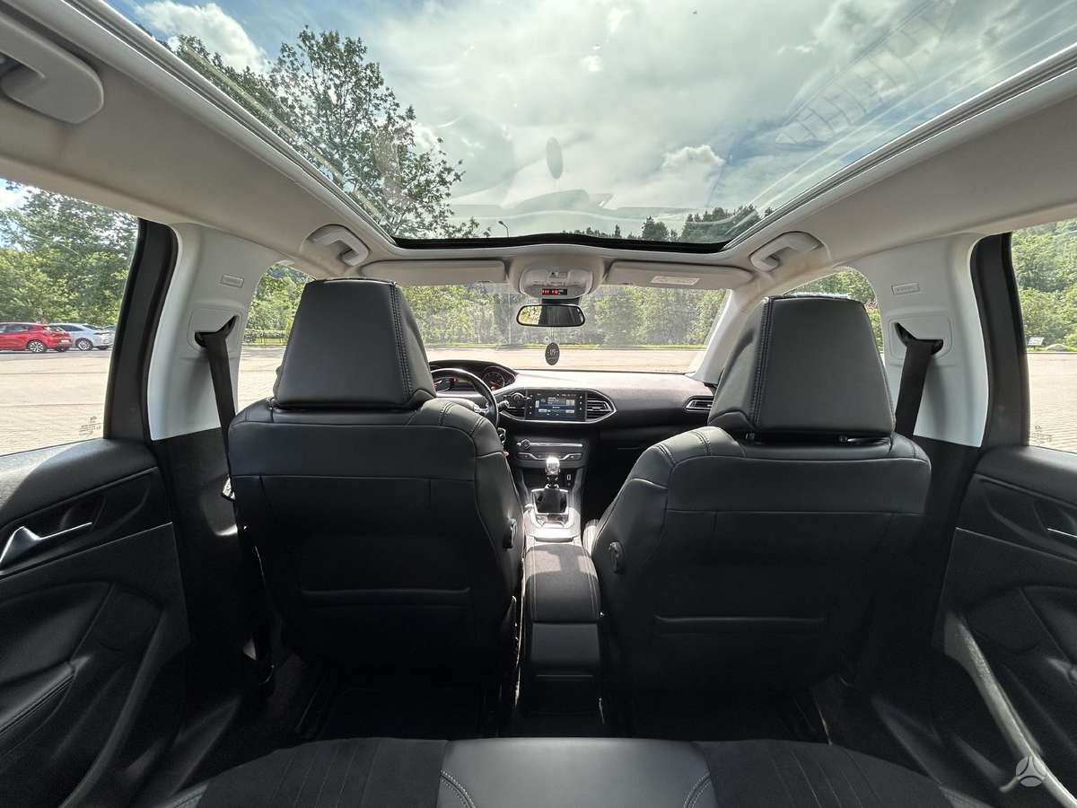 Peugeot 308, 1.6 l., hatchback