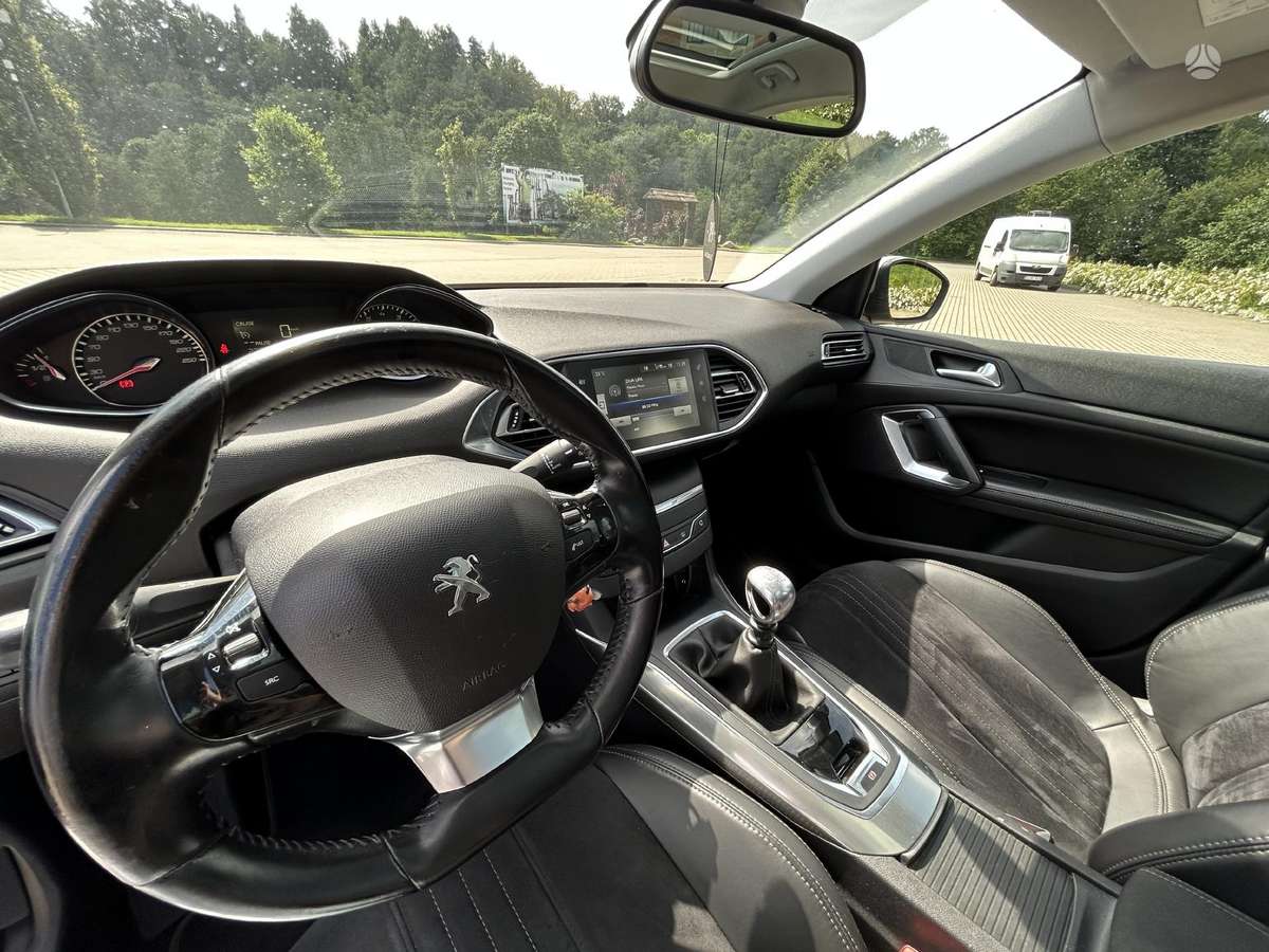 Peugeot 308, 1.6 l., hatchback