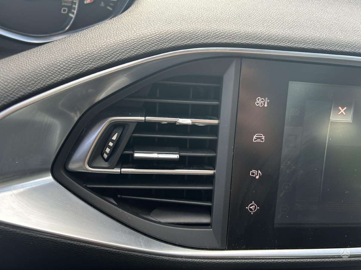 Peugeot 308, 1.6 l., hatchback