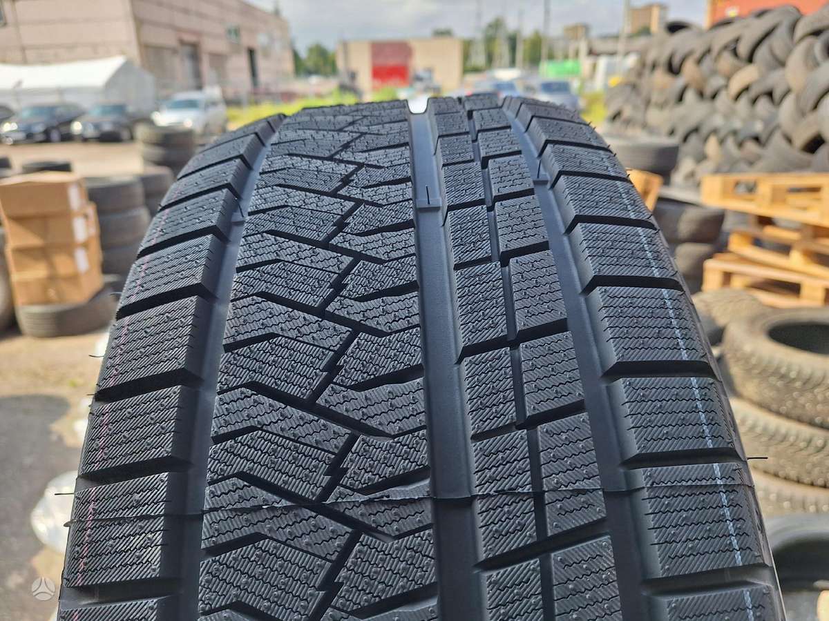 Triangle, ziemas 245/45 R20