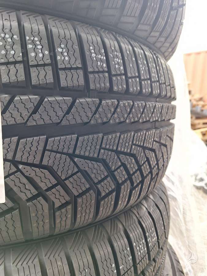 Sailun, žieminės 215/55 R17