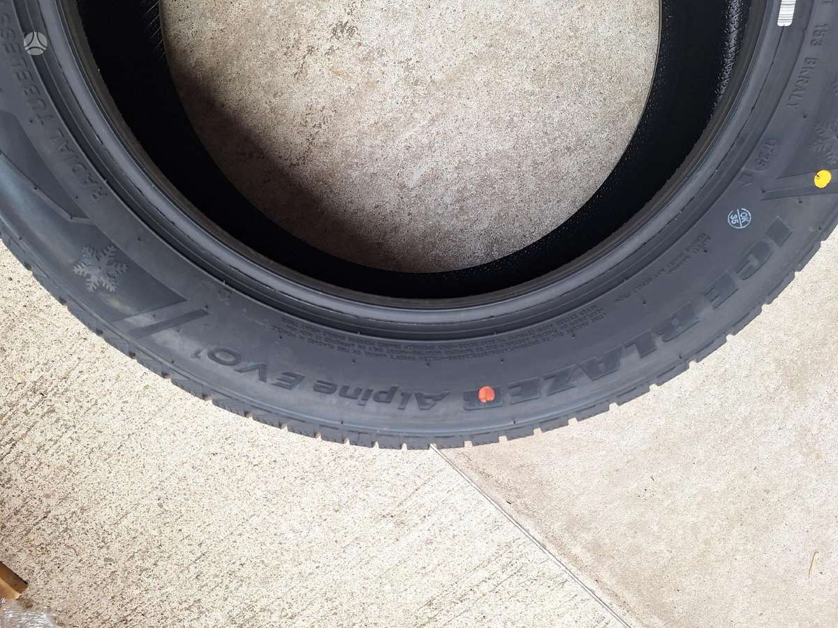 Sailun, žieminės 215/55 R17