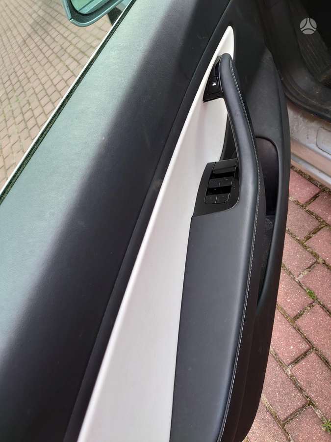 Tesla Model 3, saloon / sedan