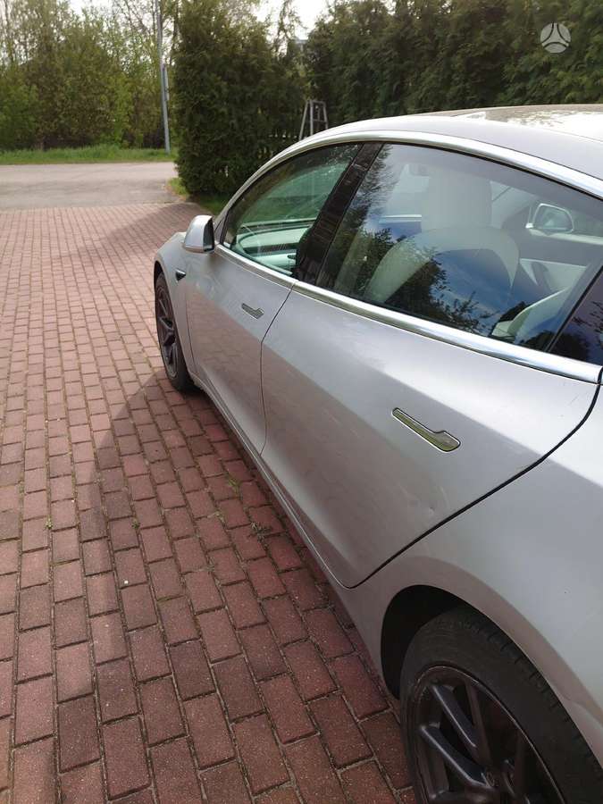 Tesla Model 3, sedans