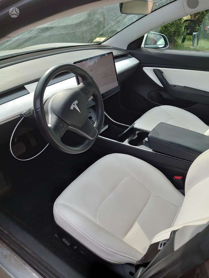 Tesla Model 3, sedans