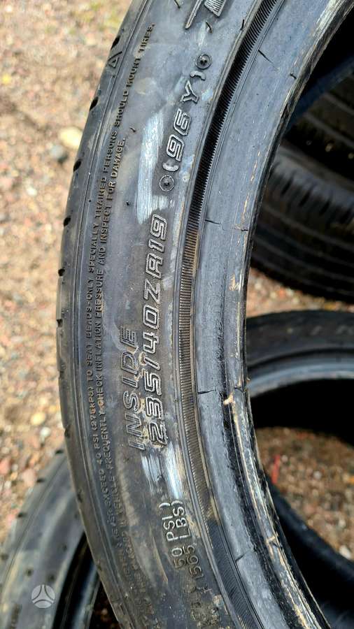 Falken, летние 235/40 R19