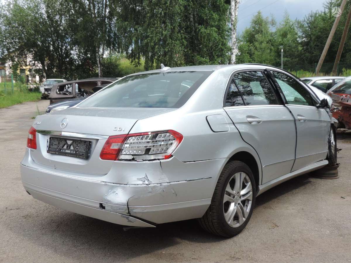 Mercedes-Benz E200