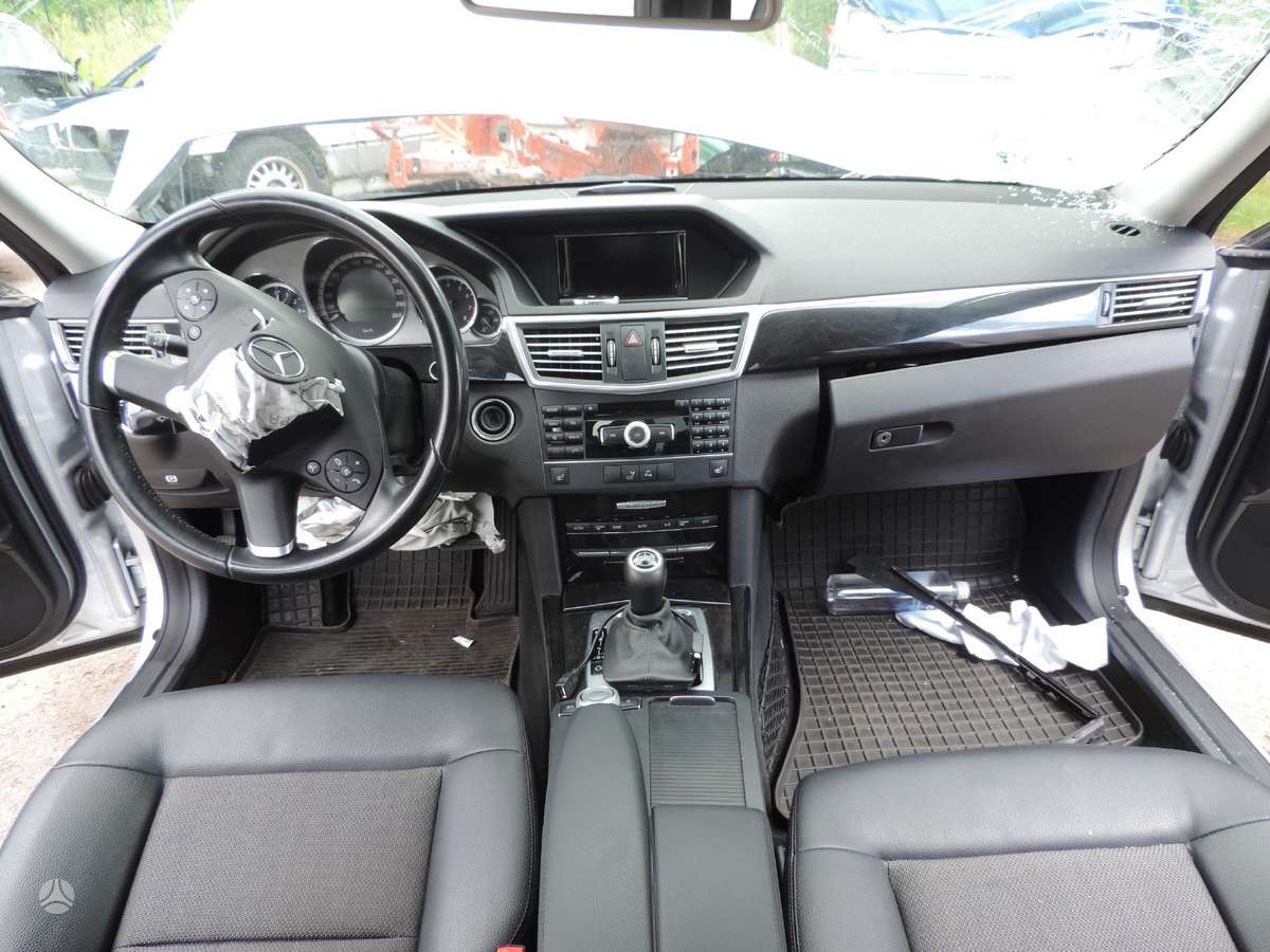 Mercedes-Benz E200