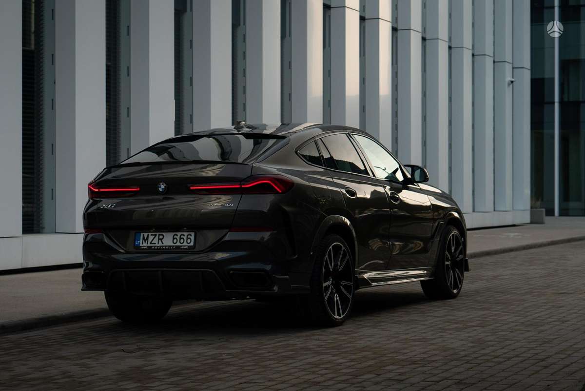 BMW X6, 3.0 l., off-road / crossover
