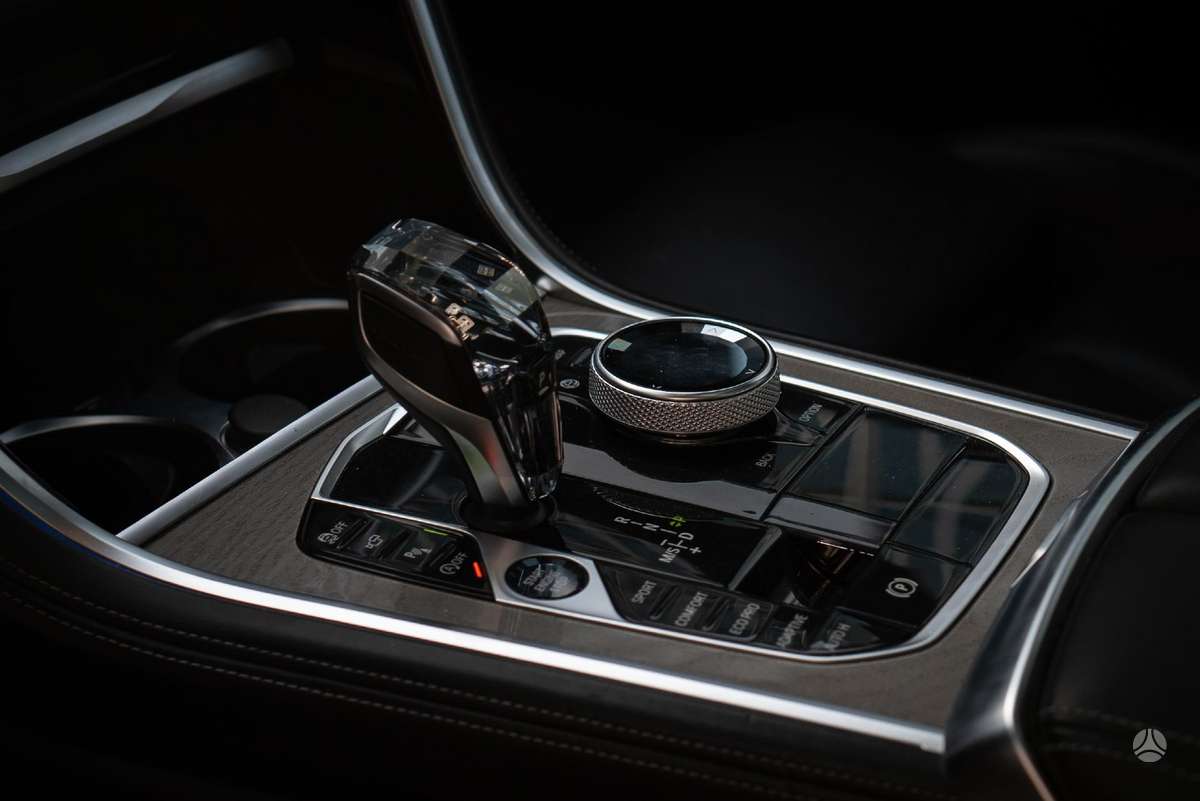BMW 840, 3.0 l., saloon / sedan