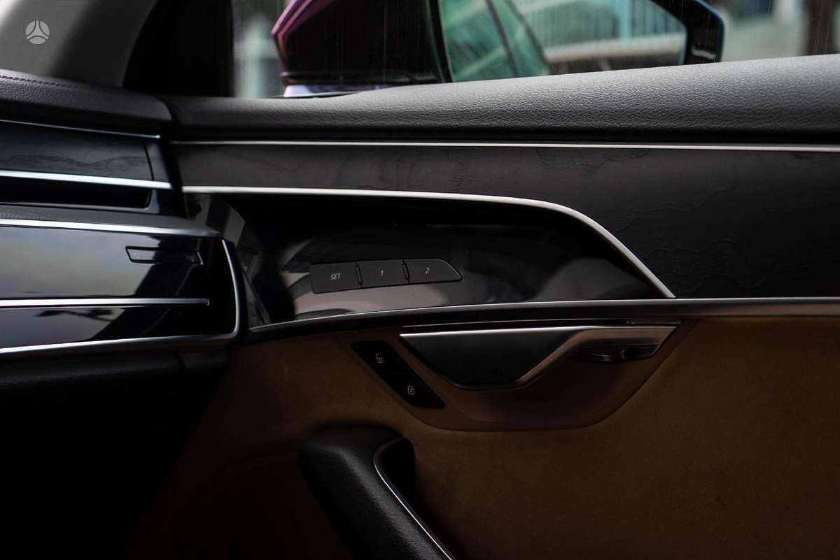 Audi A8 L, 3.0 l., Седан