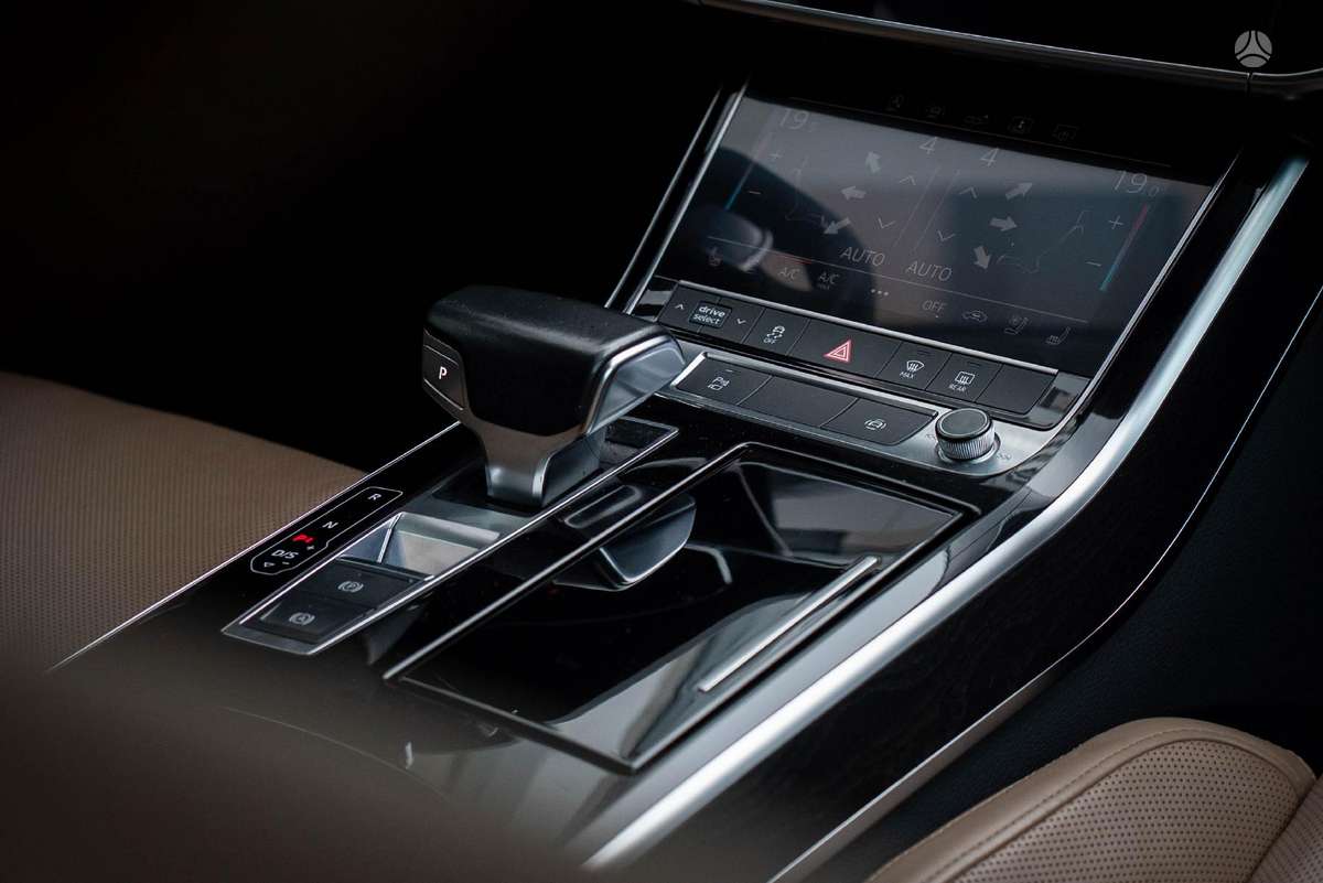 Audi A8 L, 3.0 l., Седан