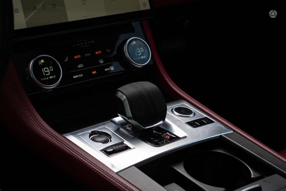 Jaguar F-Pace, 3.0 l., off-road / crossover