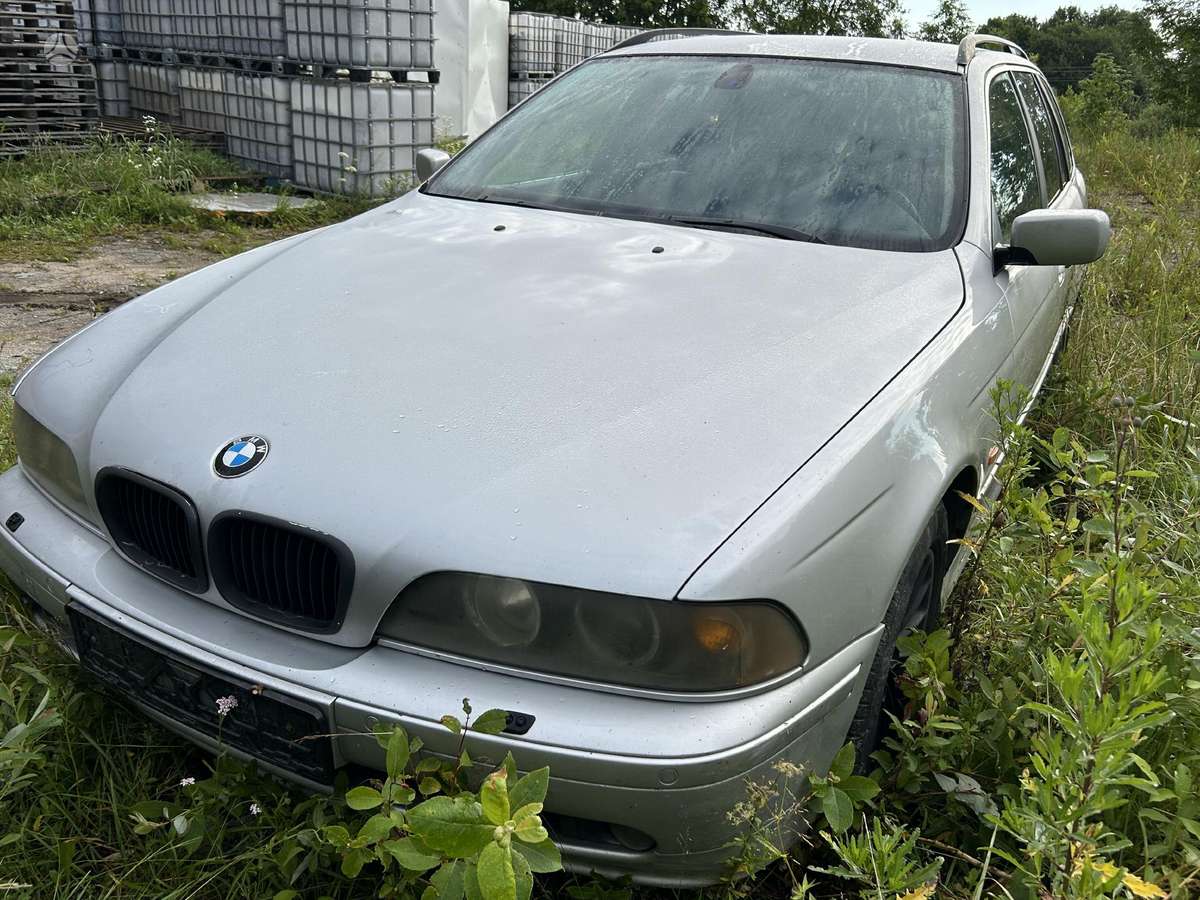 BMW 5 serija Dalis pristatome