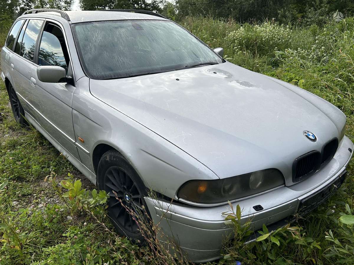 BMW 5 serija Dalis pristatome