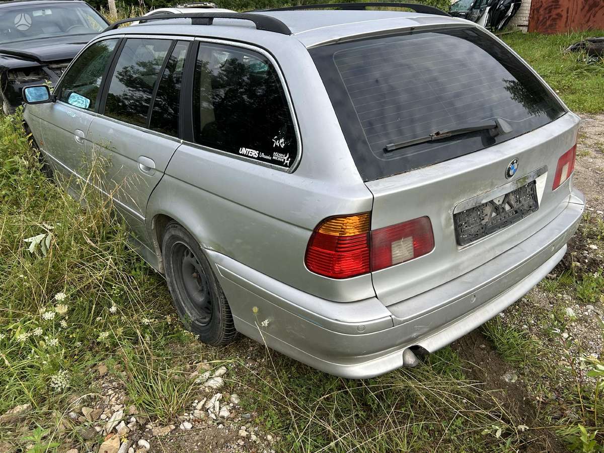 BMW 5 serija Dalis pristatome