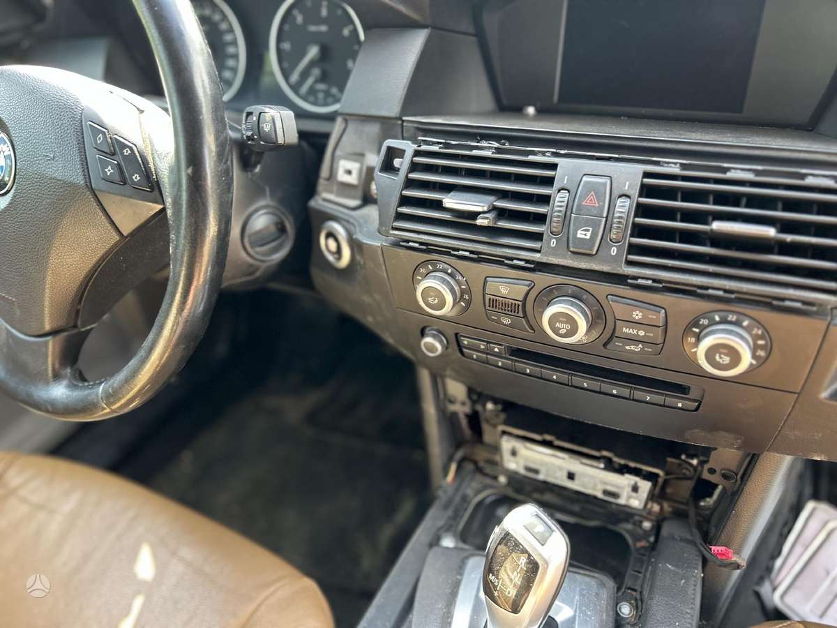 BMW 5 serija Dalis pristatome