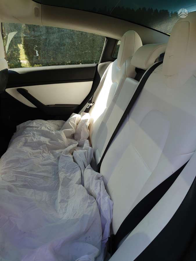 Tesla Model 3, saloon / sedan