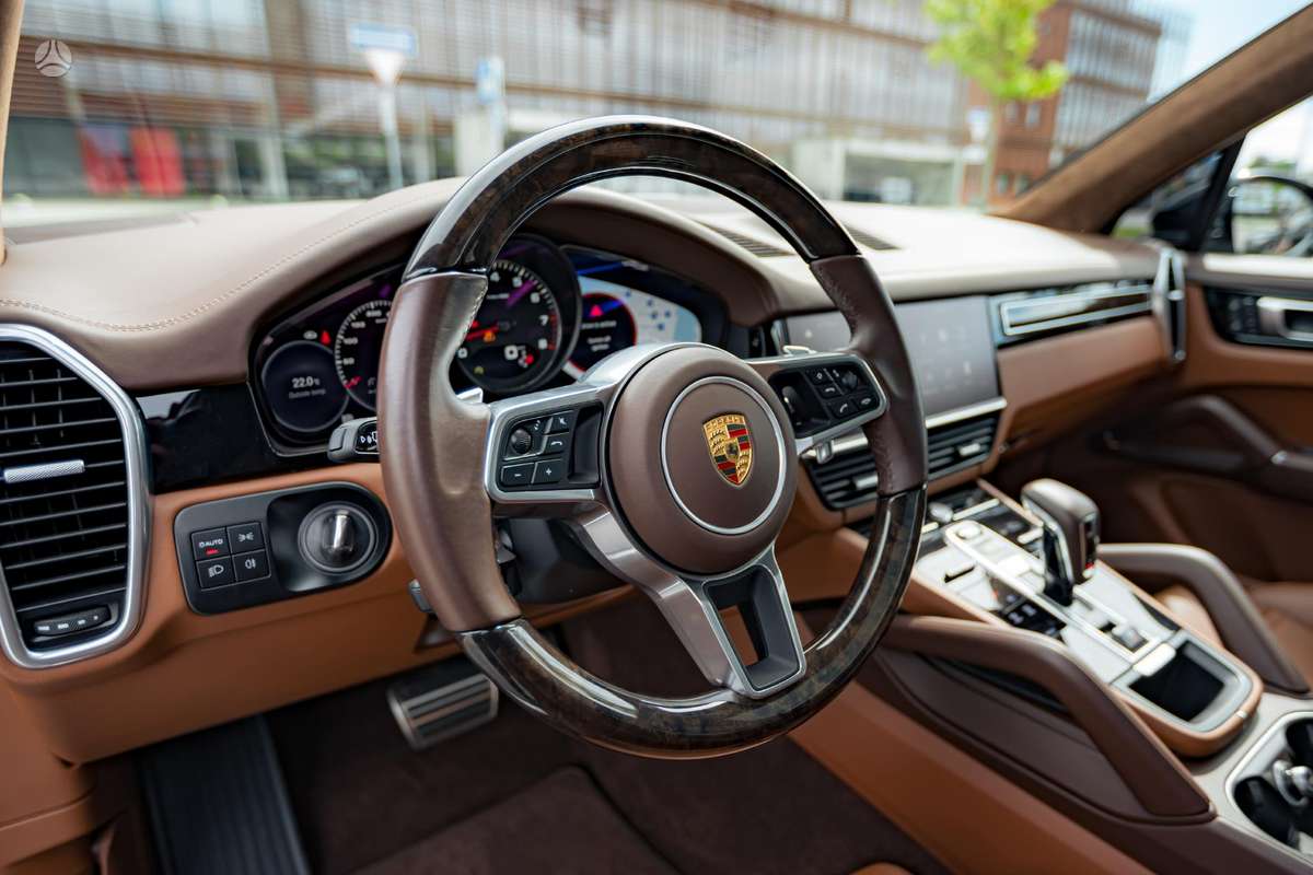 Porsche Cayenne - 12