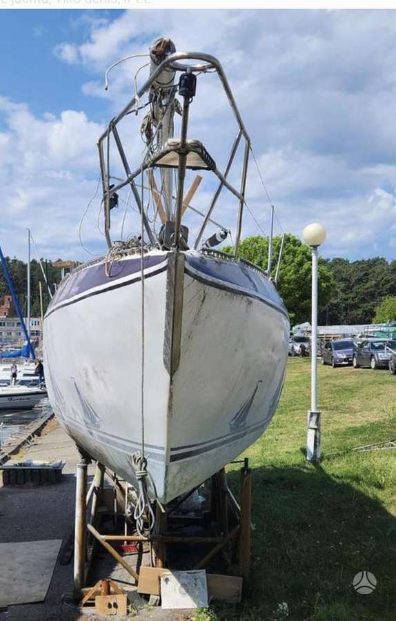 Savadarbė LT300, Jachta dalimis
