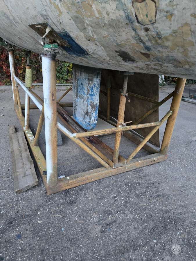 Savadarbė LT300, Jachta dalimis