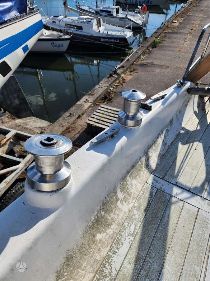 Savadarbė LT300, Jachta dalimis