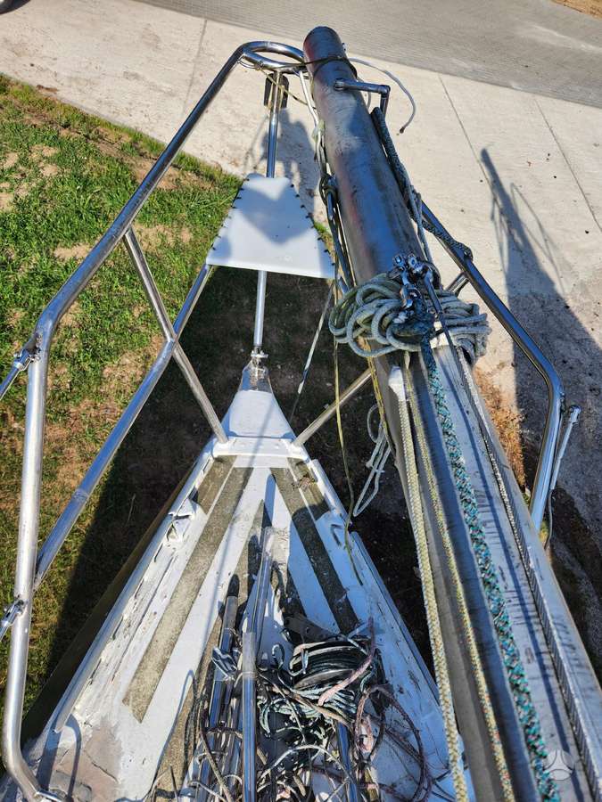 Savadarbė LT300, Jachta dalimis