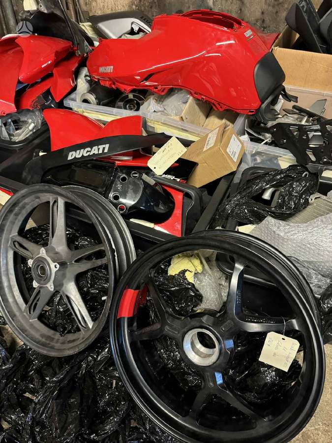 Ducati Hypermotard, supermoto