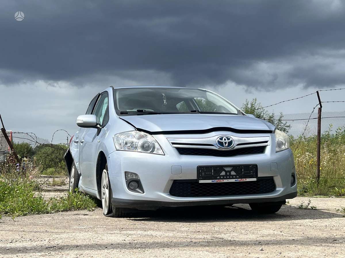 Toyota Auris по частям. Hibryd dalimis