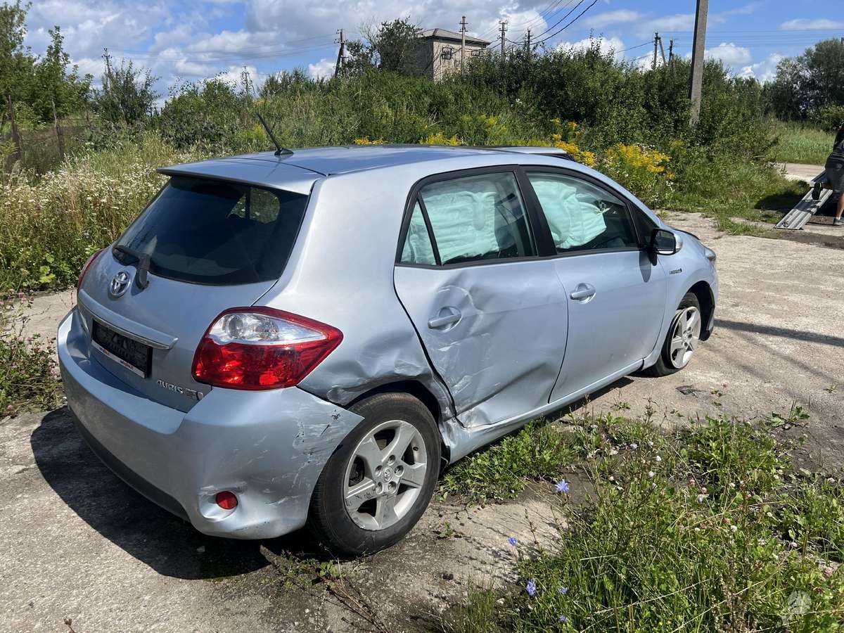 Toyota Auris по частям. Hibryd dalimis