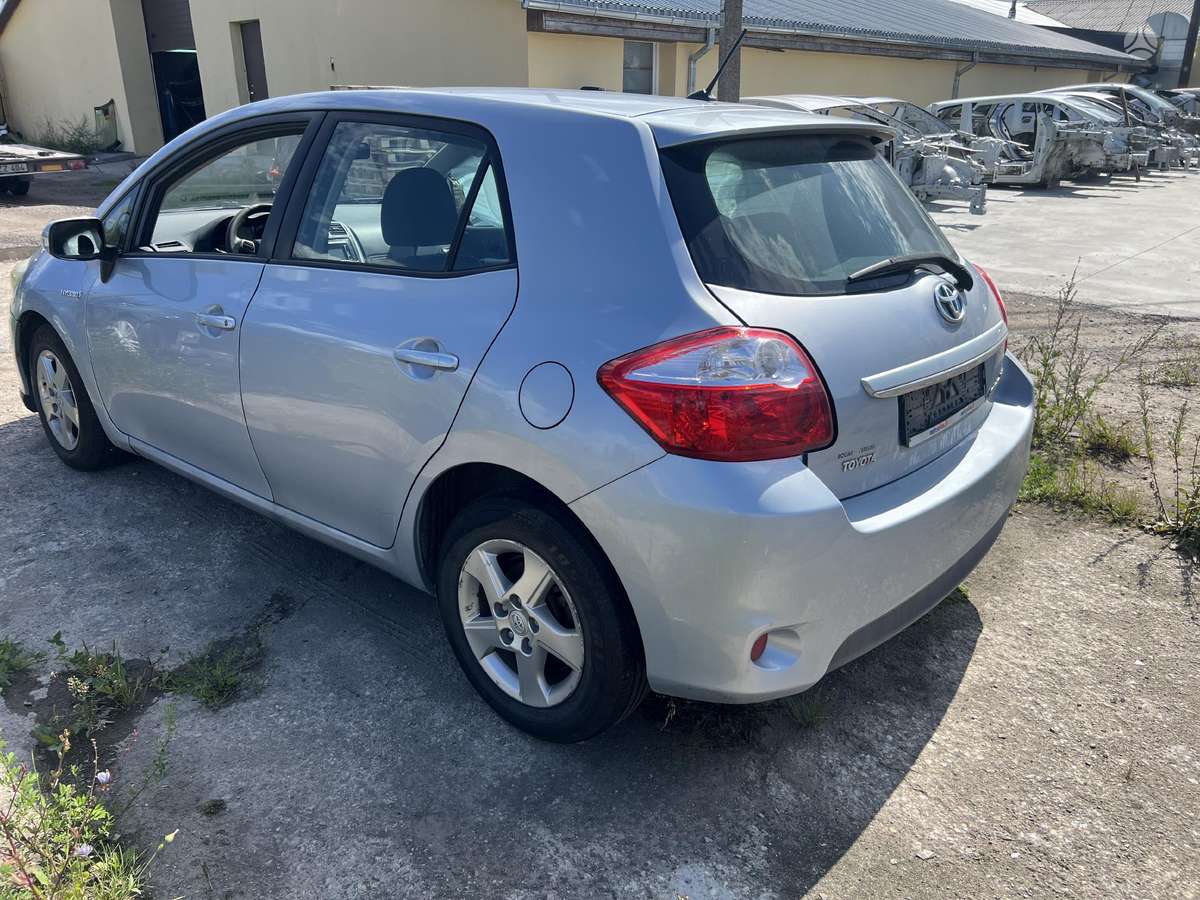Toyota Auris по частям. Hibryd dalimis