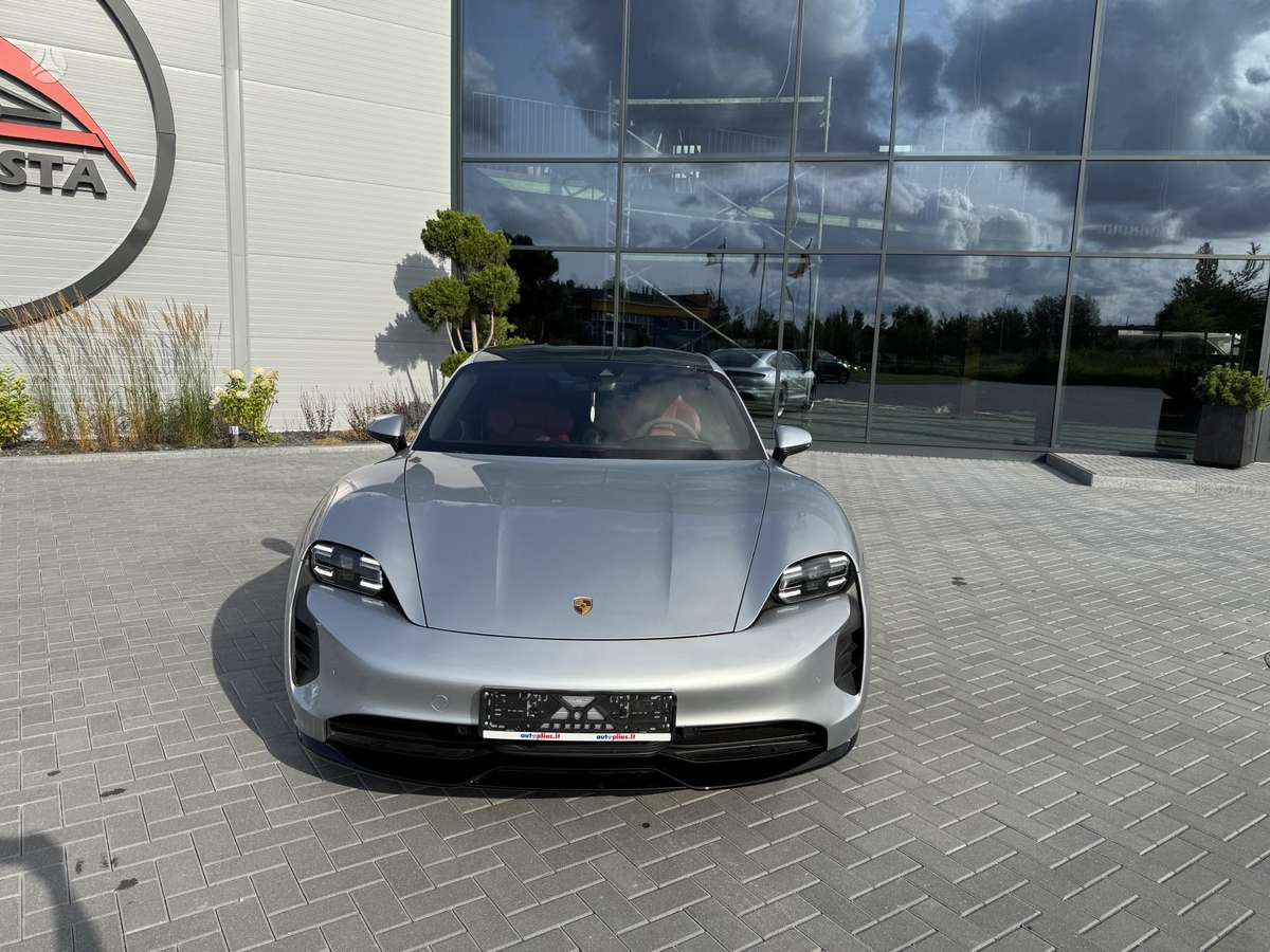Porsche Taycan - 9