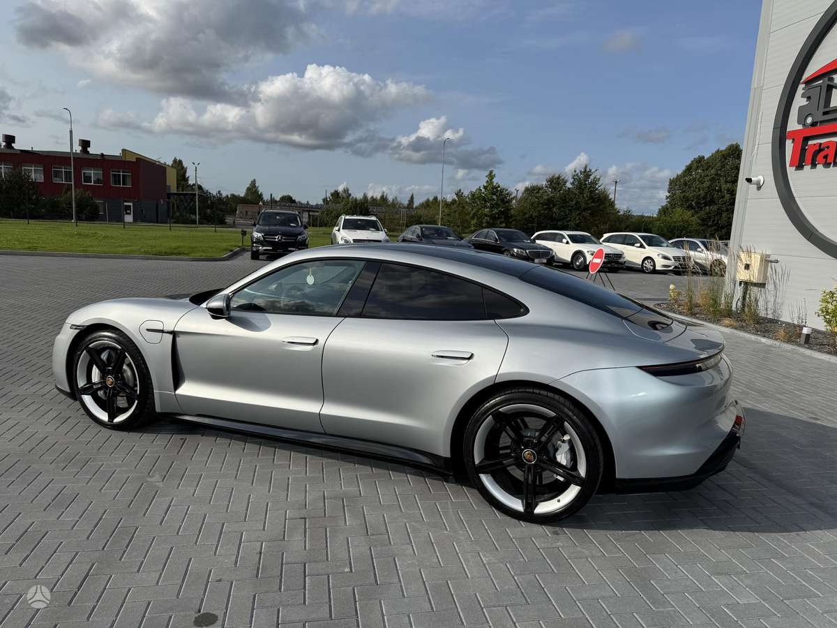 Porsche Taycan - 4