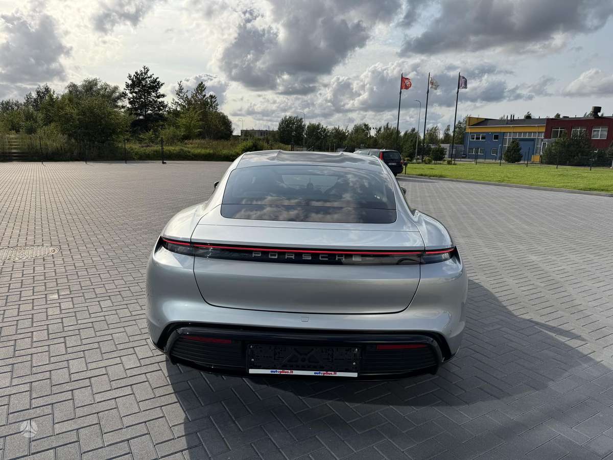 Porsche Taycan - 6
